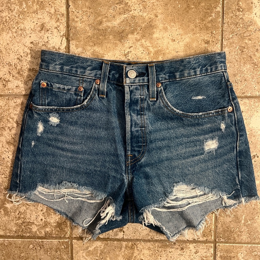 Levi Women’s Cut-Off Shorts